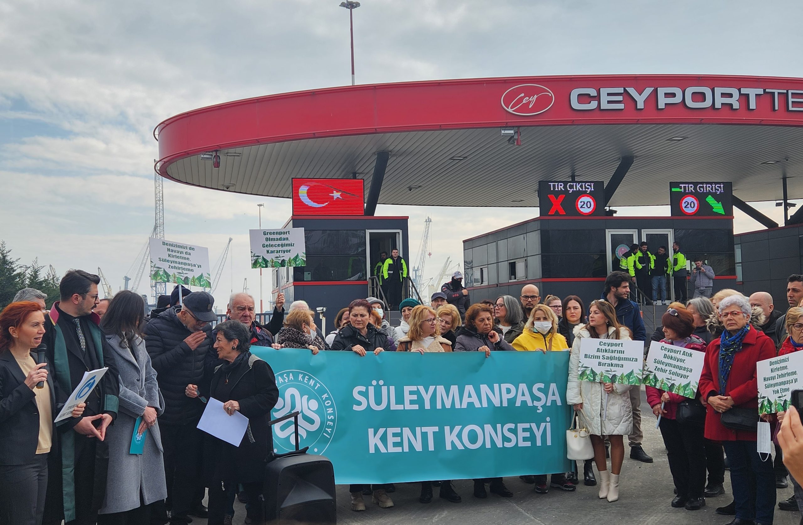 HALK, CEYPORT LİMANINA KARŞI AYAKTA!