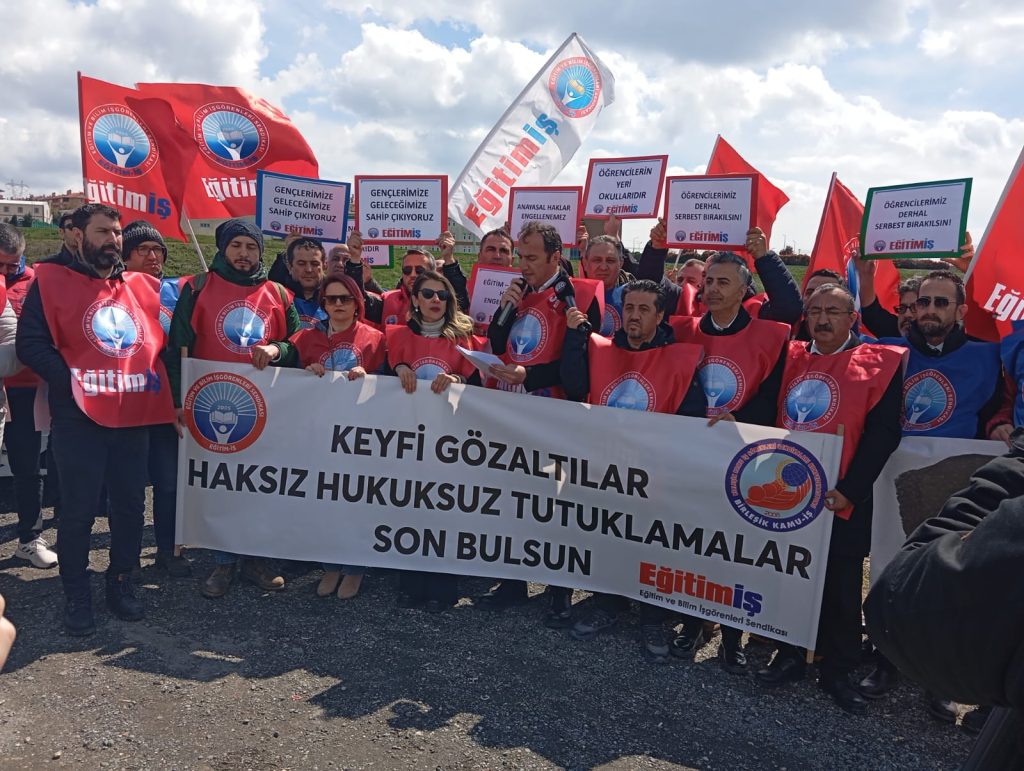 Eğitim-İş’ten Silivri Cezaevi Önünde Tutuklu Öğrenciler İçin Basın Açıklaması: “Ülkenin Geleceğine Büyük Bir Darbe Vuruluyor”