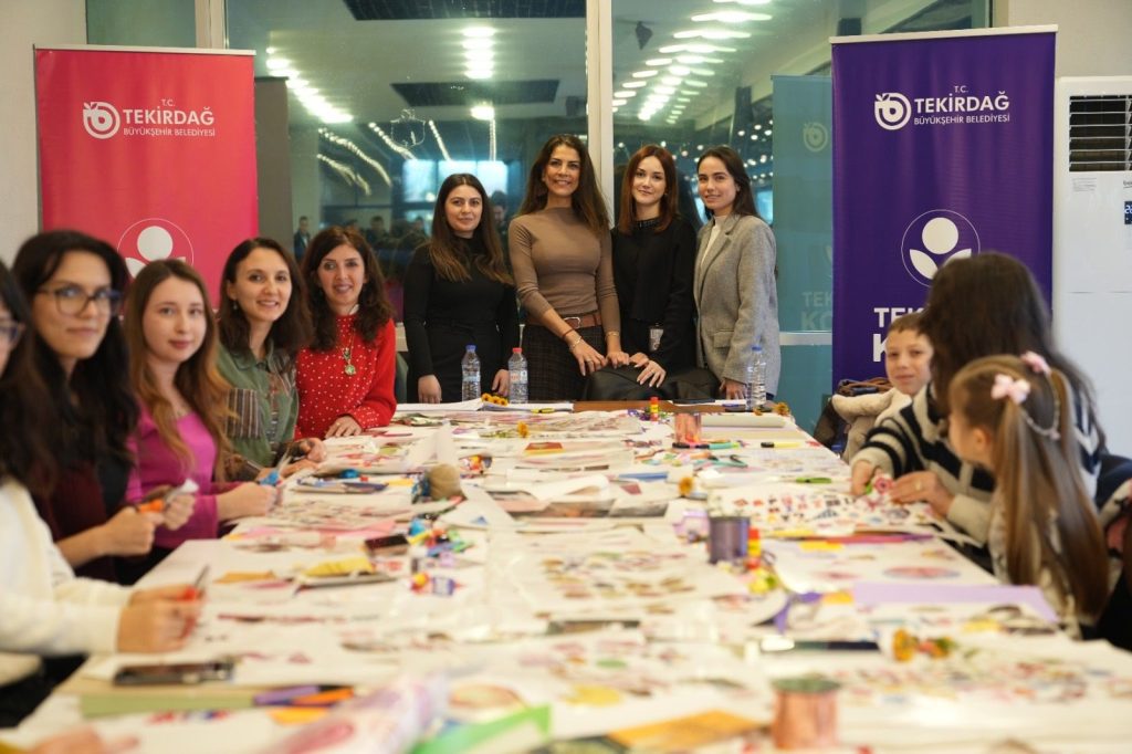 Kadınlar hayallerini panoya taşıdı