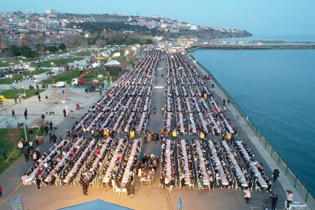 Süleymanpaşa’da Yaklaşık 11 Bin Kişi Aynı Sofrada Buluştu