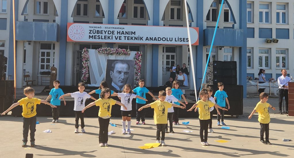 Minik Mezunlar İlkokula Uğurlandı