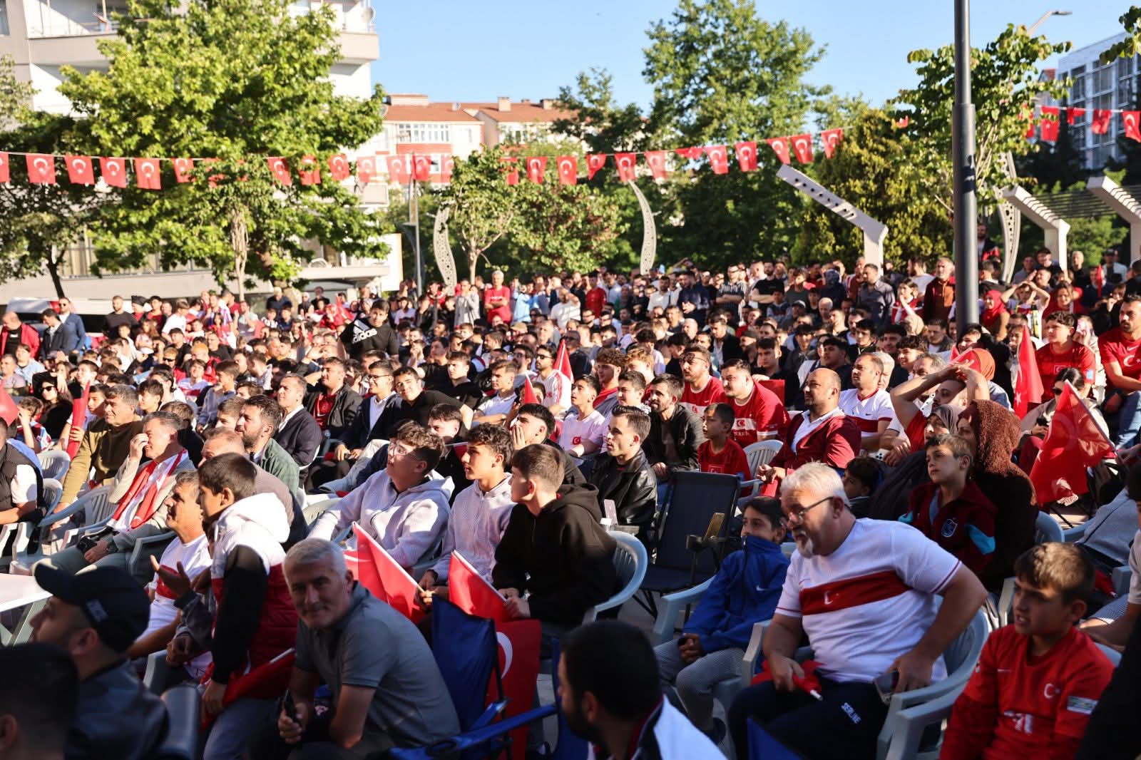 Tekirdağ’da Dünya Kupası Heyecanı: Vatandaşlar Milli Maçı Dev Ekranlarda İzledi