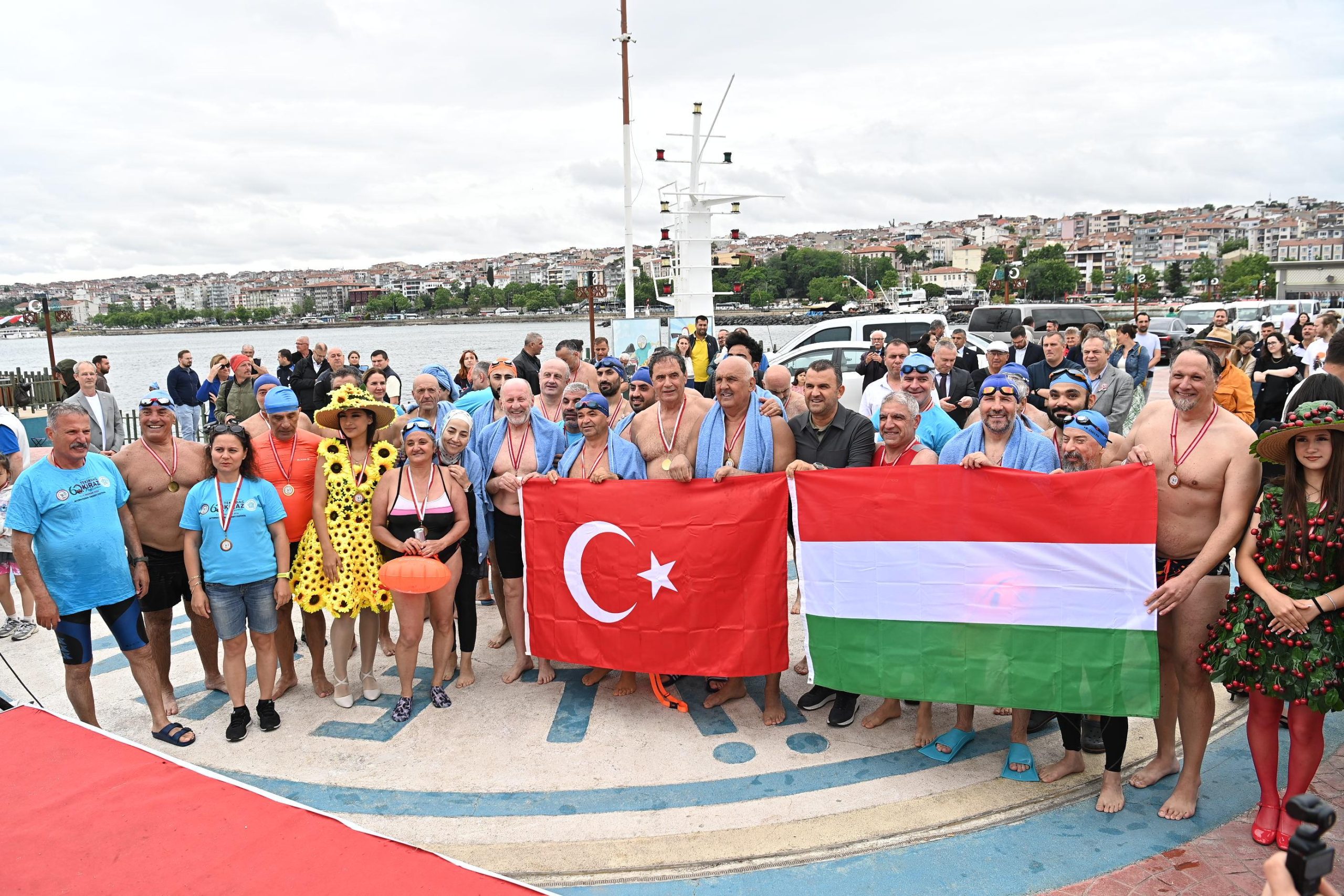Kulaçlar ve Yelkenler Kardeşlik İçin Yarıştı