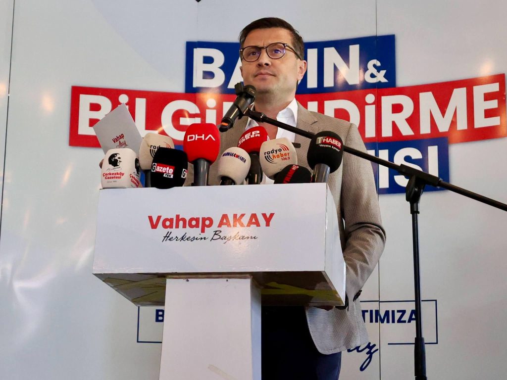 Çerkezköy Belediye Başkanı Vahap Akay CHP’den istifa etti: “Baba Ocağı, Ağababa Ocağı’na dönüştü”